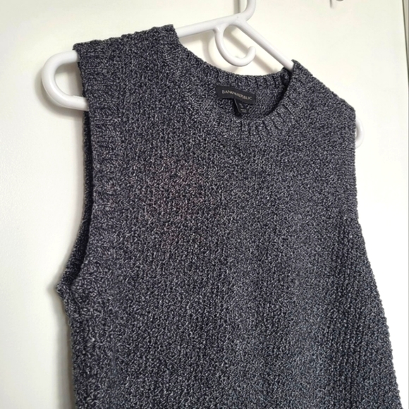 Banana Republic Black and White Knit Ribbed Sweater-Vest - Picture 2 of 9